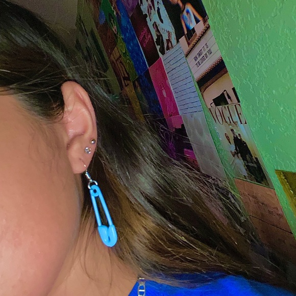 baby blue safety pin earrings - Picture 2 of 2